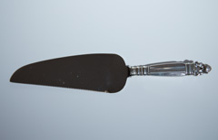 Georg Jensen server cake cutter, acorn pattern